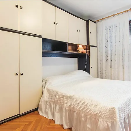 Apartment With 2 Bedrooms In Fazana, With Furnished Terrace And Wifi *