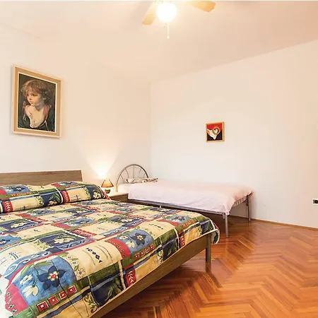 With 2 Bedrooms In Fazana, With Furnished Terrace And Wifi Pula